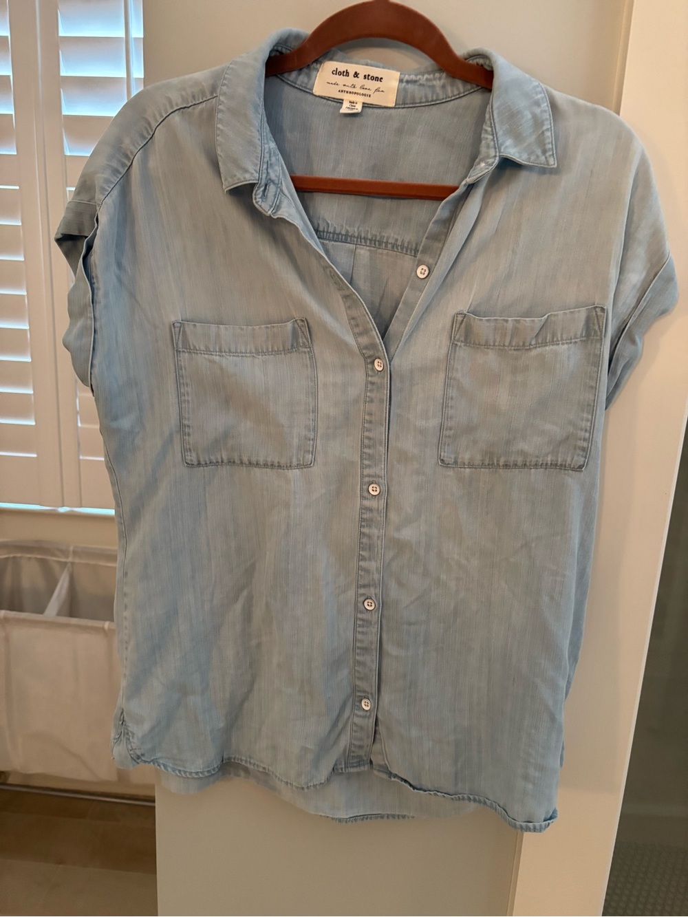 cloth & stone Light Blue Button-Front Chambray Shirt